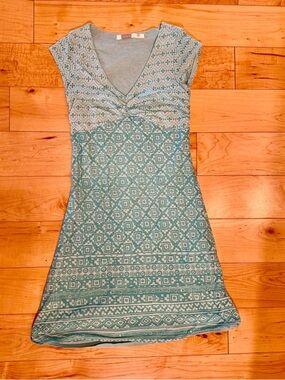 Athleta Blue Patterned V-Neck Knit Dress